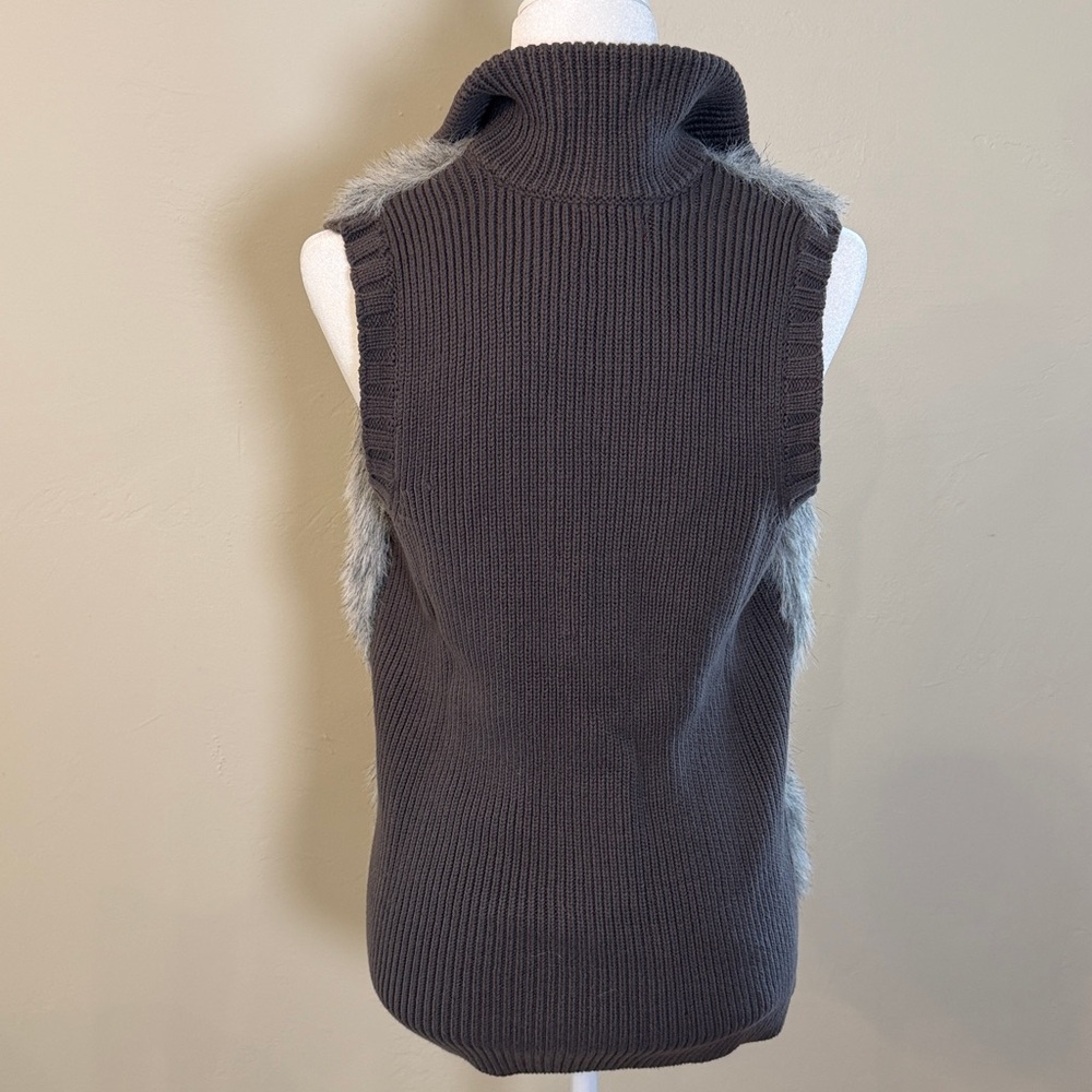 Elle Womens Sleeveless Faux Fur Snap Up Sweater Vest Size Medium Gray - Picture 2 of 13